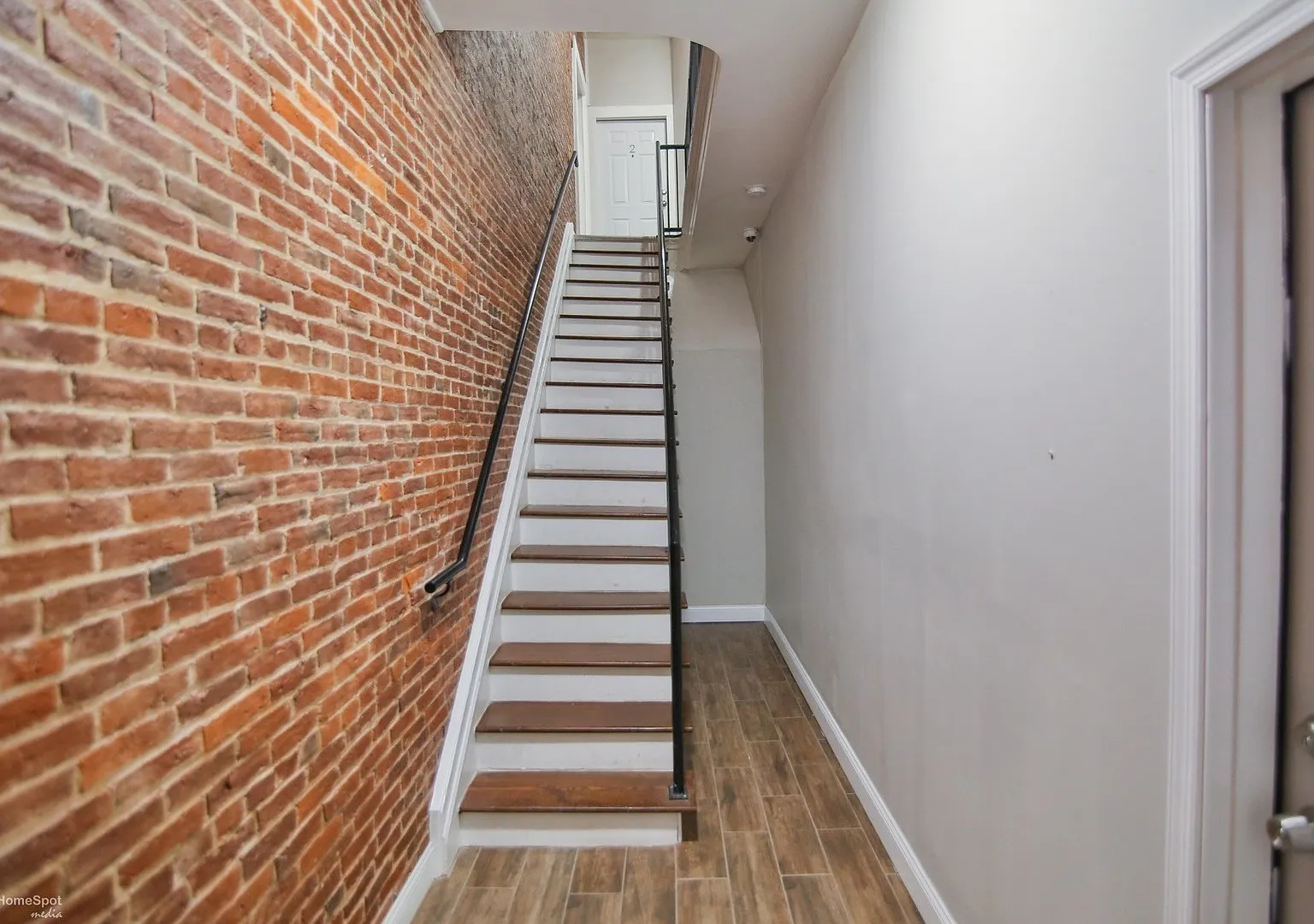 9th 302-304 N — Photo 2