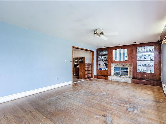4th image of 292 Oak St