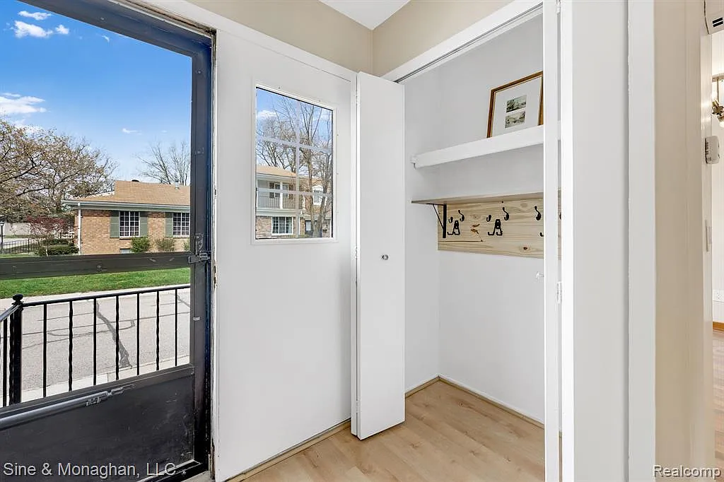 2 bed, 2.5 bath, 1686 sqft, $1,950 — Photo 2