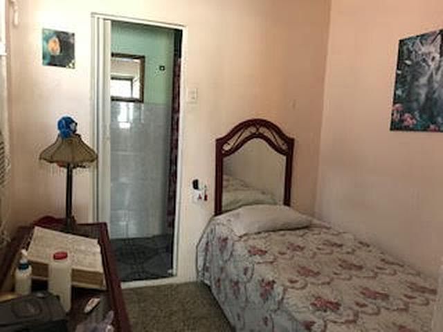 2nd image of 42 Calle Mercado