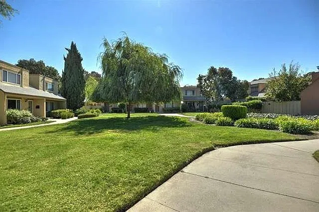 5052 Plaza Corona — Photo 3