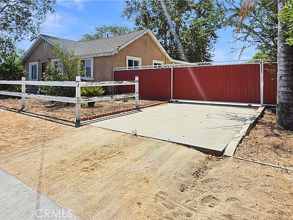 2nd image of 2904 2nd St