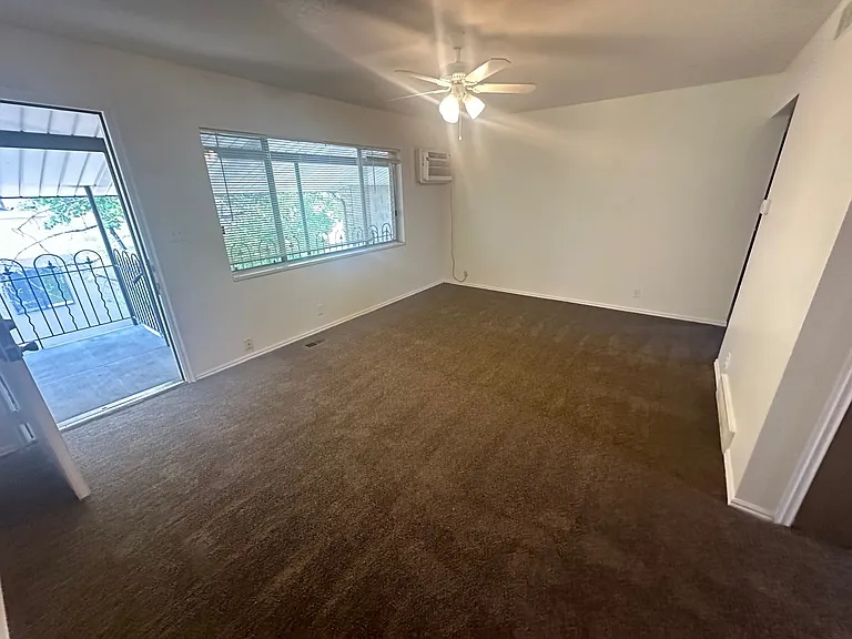 872 N University Ave #5 — Photo 5