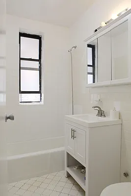 Rented by Astoria Realty | media 19