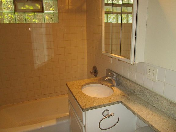 2nd image of 5346 N Winthrop Ave