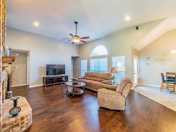 2nd image of 1609 Waterford Dr