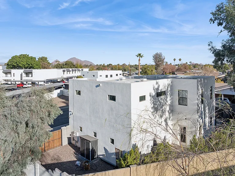 1923 E Monterey Way — Photo 27