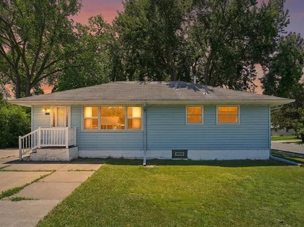 3919 Bass Lake Rd, Minneapolis, MN 55429