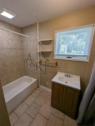 114 W Washington St — Photo 24