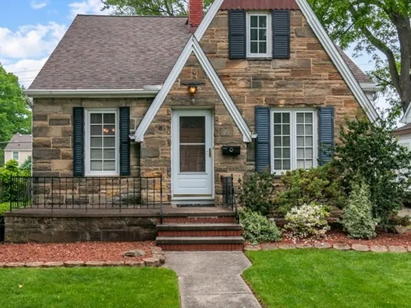 20200 Bonnie Bank Blvd, Rocky River, OH 44116