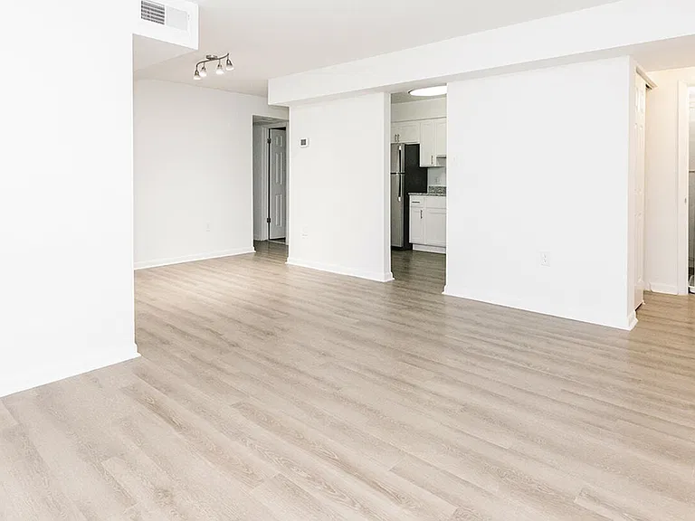 Crofton Village Apartments — Photo 14