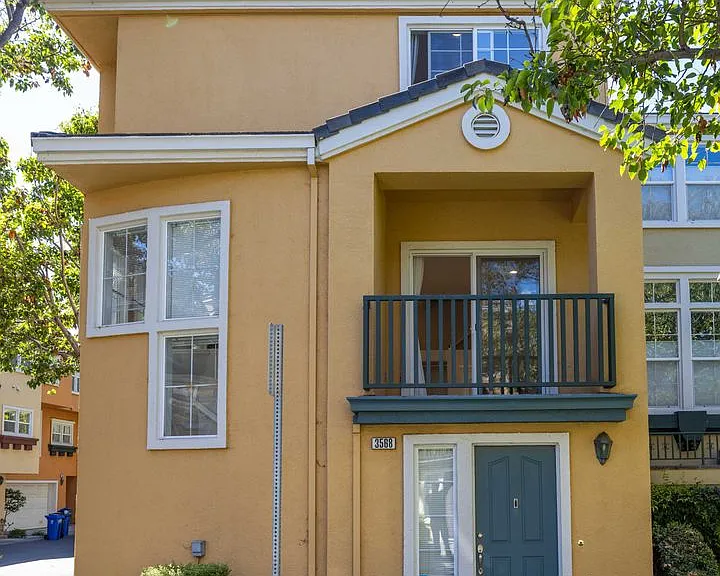 3568 Madison Cmn — Photo 1