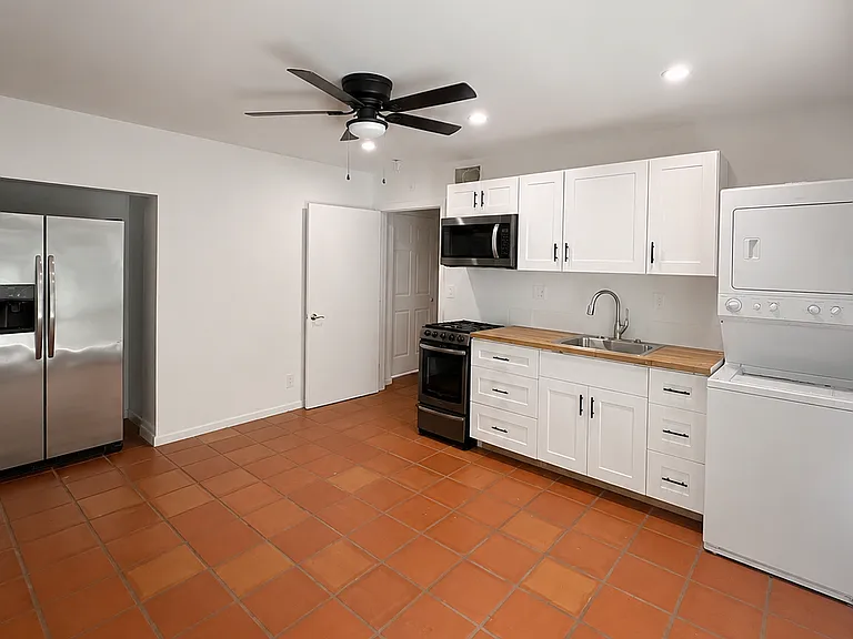 410 S Ocean Breeze #3 — Photo 1