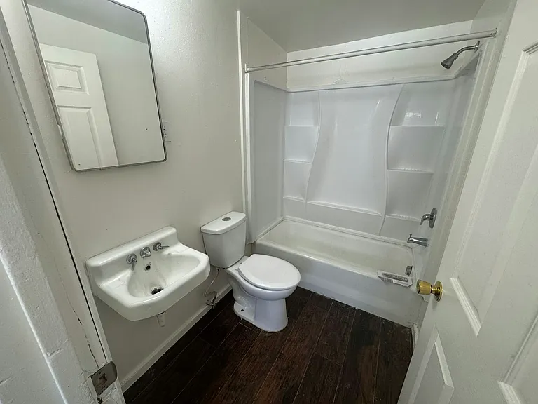 1065 W Marina Dr #8 — Photo 1