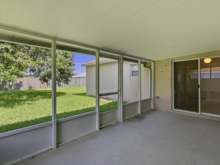 3124 SW Armucher St — Photo 35