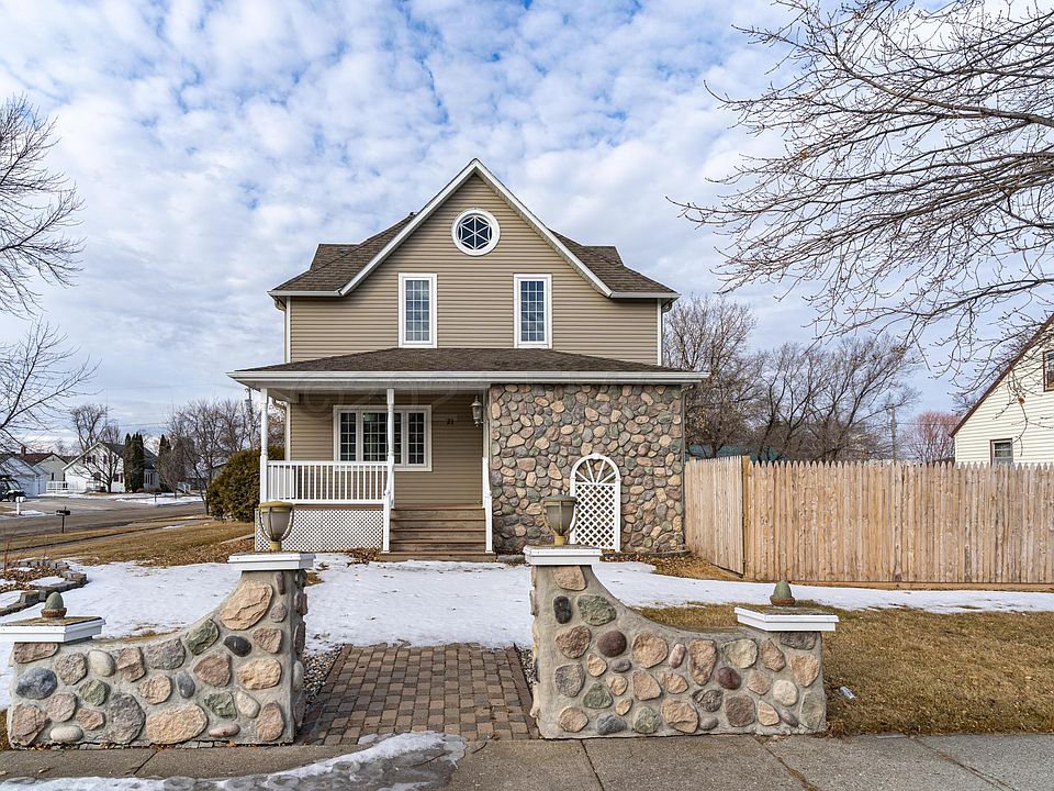 21 3rd St Se Hillsboro Nd 58045 Mls 21 1063 Zillow