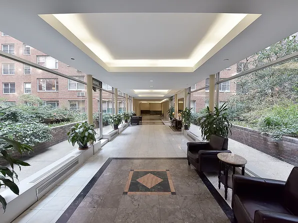 420 East 55th Street image 7 of 8