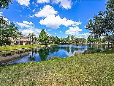 3 bed, 2.5 bath, 1276 sqft, $2,225 — Photo 3