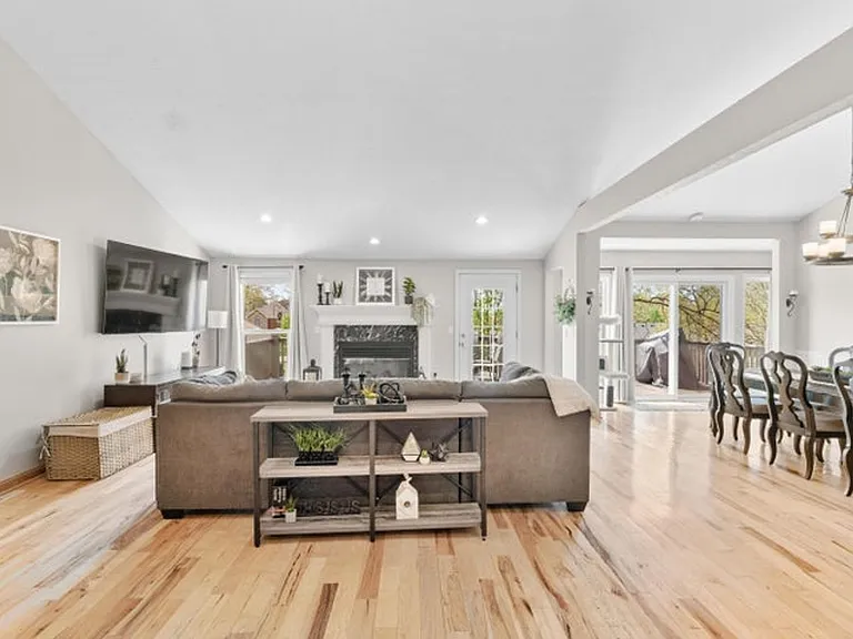 840 E Gaslight Dr — Photo 6