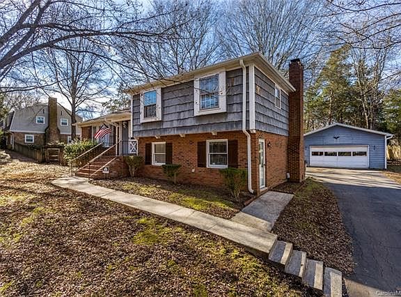 3rd image of 6636 Summerlin Pl