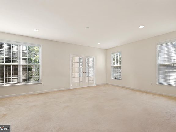 5th image of 14 Sickle Dr
