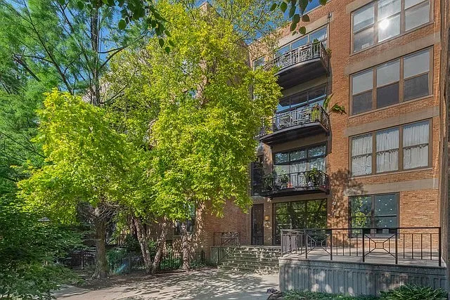 2 bed, $4,600 — Photo 1