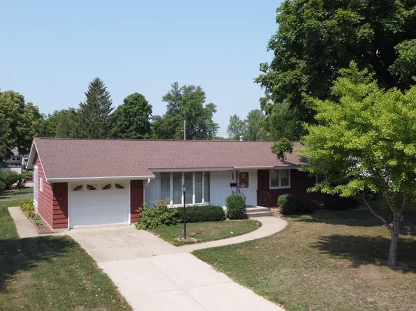 406 9th St N, Cannon Falls, MN 55009