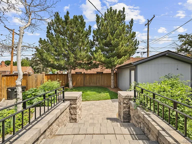 2290 Jasmine St — Photo 43