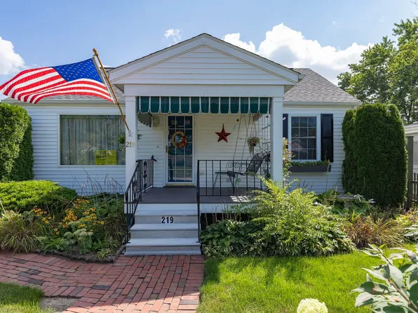219 W La Salle Ave, Mishawaka, IN 46545