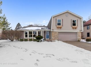 711 Hayes Ave, Libertyville, IL