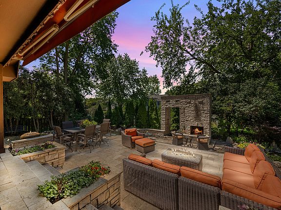 3rd image of 1311 Azalea Ln
