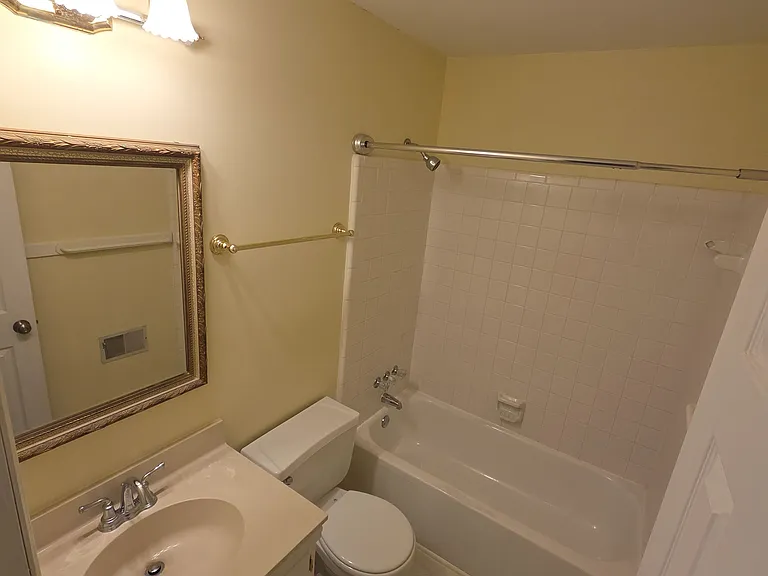 400 Crestview Dr #C — Photo 8