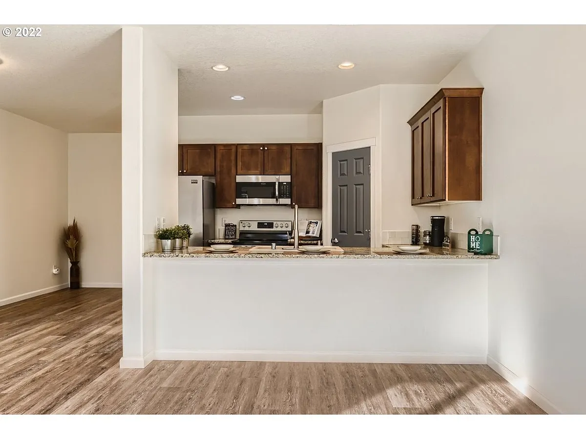 Building Photo - 1437 NE 82nd Dr
