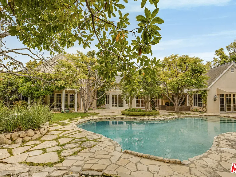 821 N Whittier Dr — Photo 8