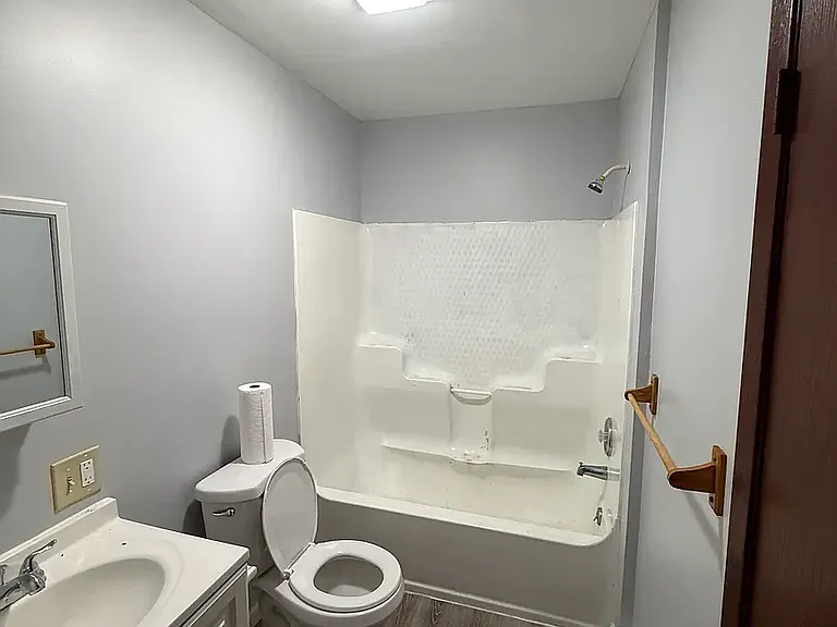 352 S 6th St #5D — Photo 7