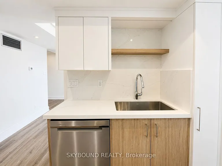 1360 Rathburn Rd E #1705 — Photo 15