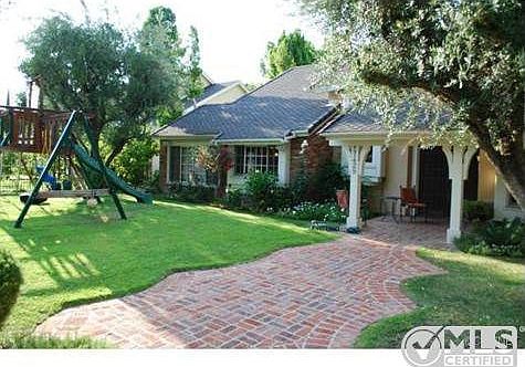 4th image of 17429 Tarzana St