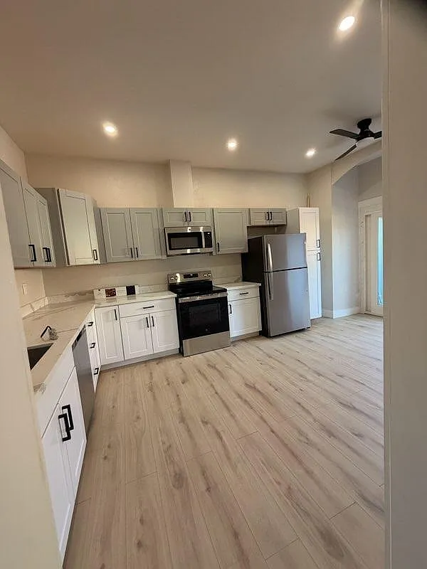 1620 Linden St — Photo 4