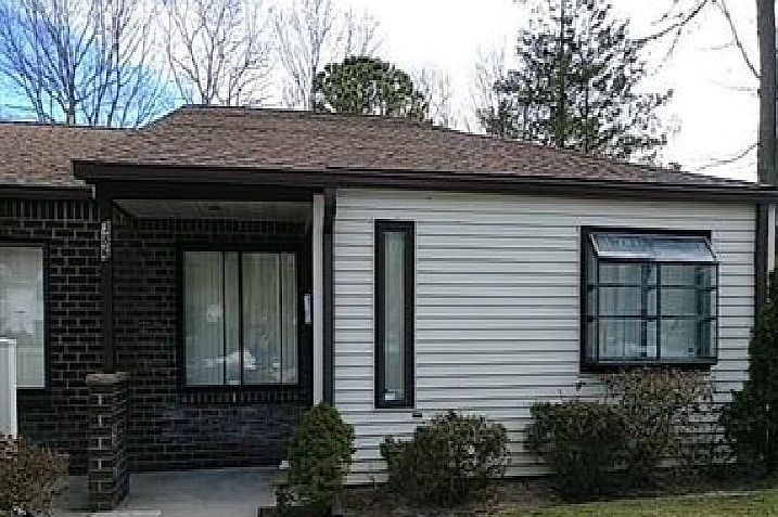 1st image of 386 Clubhouse Ct
