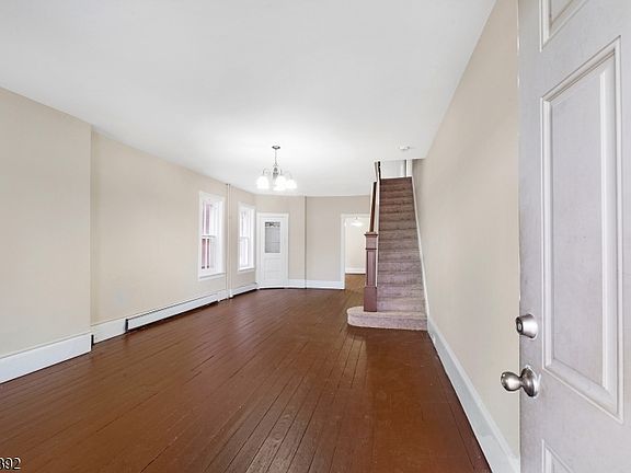 3rd image of 21 Short St