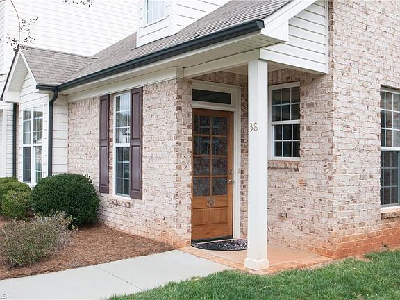 2nd image of 38 Nandina Dr