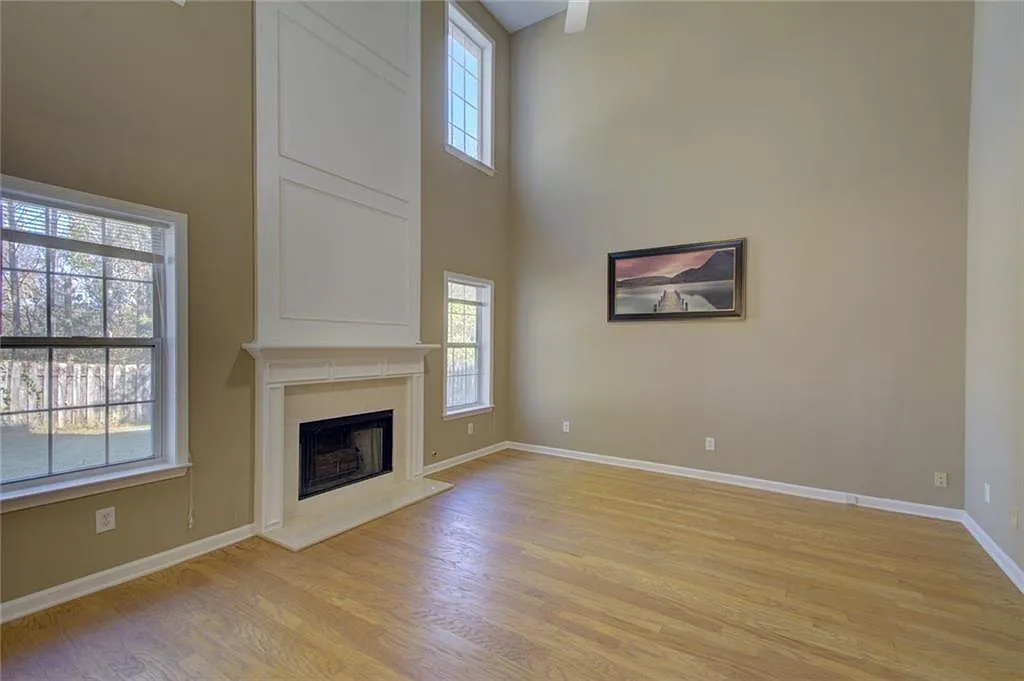 3 bed, 2.5 bath, 2119 sqft, $2,400 — Photo 4