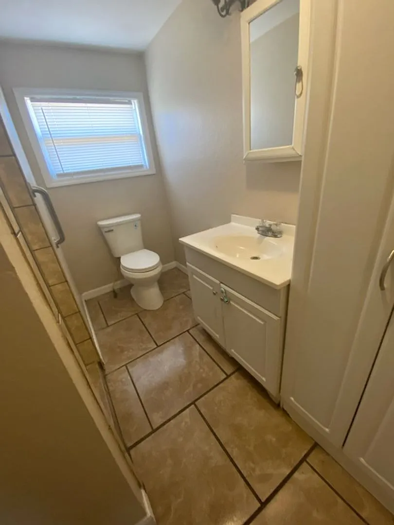 Three Bedroom One Bath - Mulberry — Photo 4