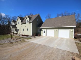 13700 Grindle Dr SE, Lowell, MI 49331