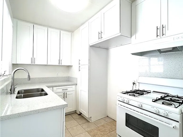 3810 Stockbridge Ave — Photo 3