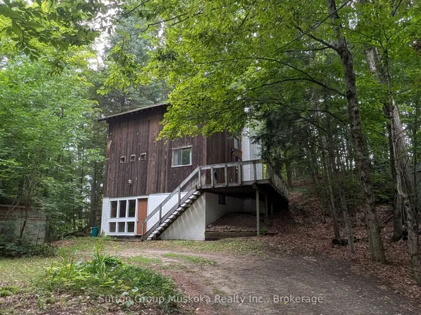 213 Woodland Dr, Huntsville, ON P1H 1A7
