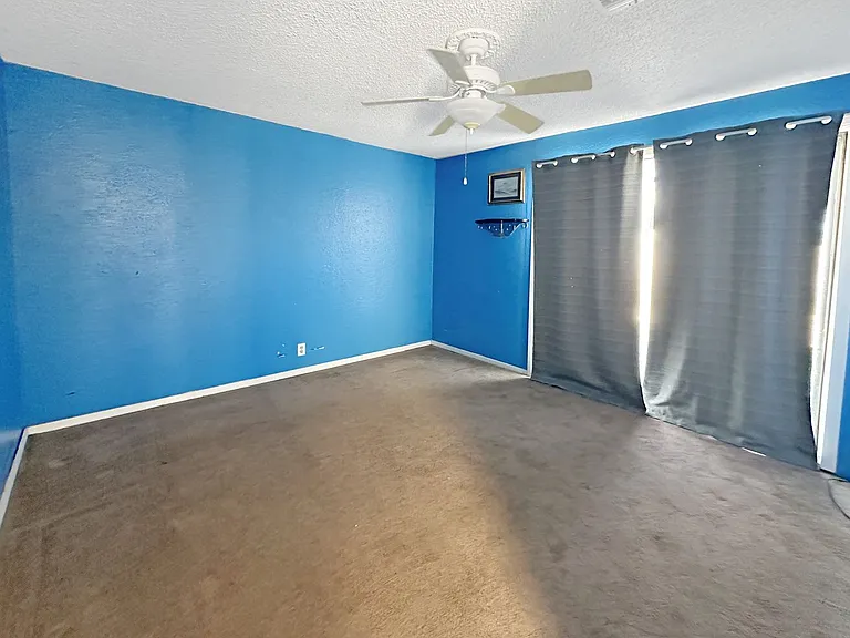514 W Avenue J — Photo 4