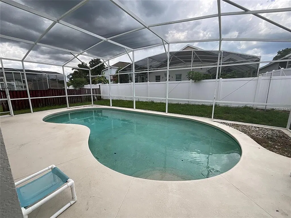 4 bed, 3.0 bath, 2269 sqft, $2,600 — Photo 3