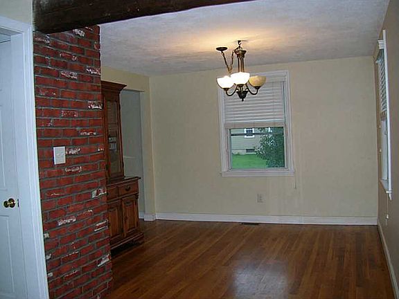 4th image of 129 Calderwood Dr