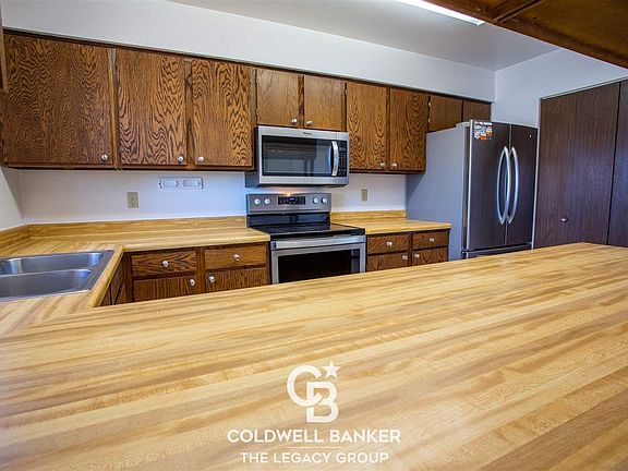 4th image of 701 S Burritt Ave
